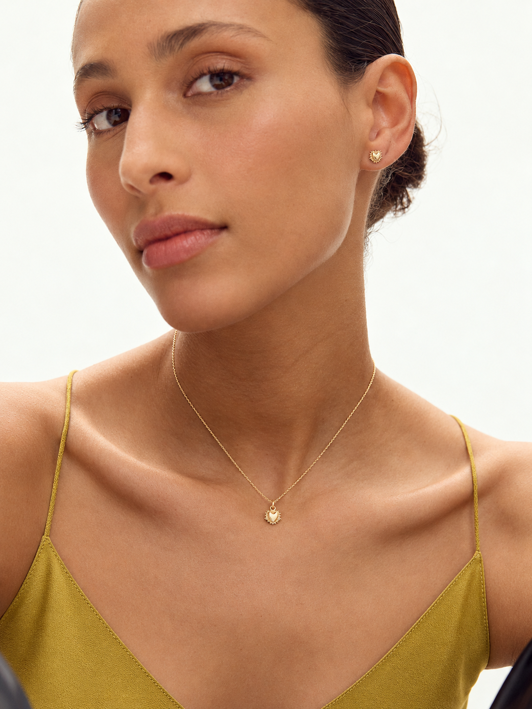 Solid Gold Electric Deco Heart Necklace